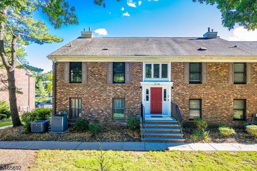 17 Sunrise Dr, Gillette, NJ, 07933-1951 | Card Image