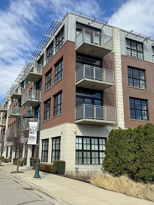 unit-302-2051 Villa Rd, Birmingham, MI, 48009-6571 | Card Image