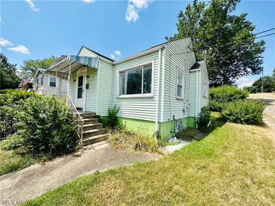 View of front of property featuring a front yard | Image 3