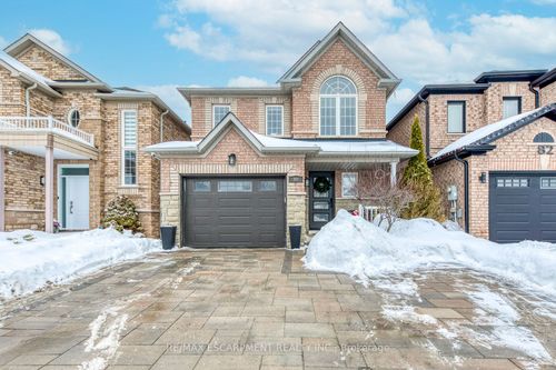 80 Beaverbrook Cres, Maple, ON, L6A3T3 | Card Image