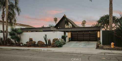 20281 Bancroft Cir, Huntington Beach, CA, 92646-4722 | Card Image