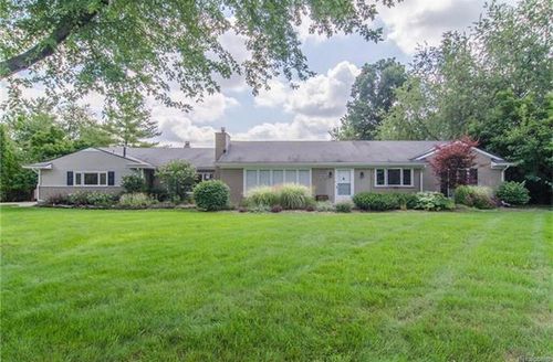 3275 Chickering Ln, Bloomfield Hills, MI, 48302-1413 | Card Image