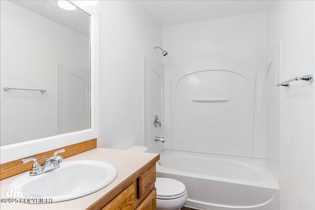 23-Downstairs Bathroom_ELI04799-Edit | Image 7