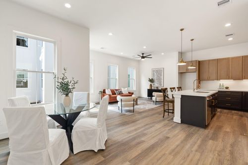 1138 W 16th St, Houston, TX, 77008-3430 | Card Image