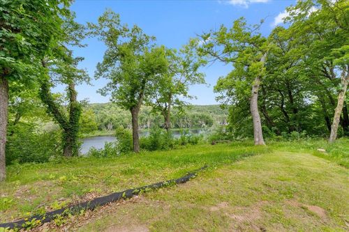 1488 Twin Springs Rd, Houlton, WI, 54082-2112 | Card Image