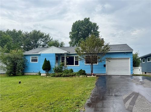 105 Traister Dr, Liverpool, NY, 13088-6027 | Card Image