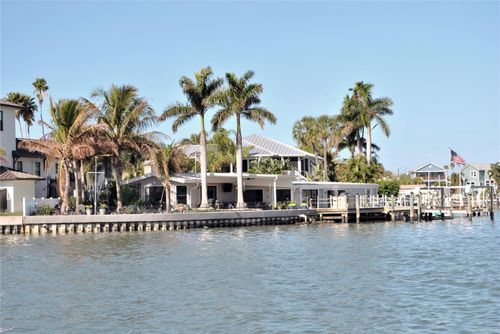 322 10th Ave, Indian Rocks Beach, FL, 33785-2871 | Card Image