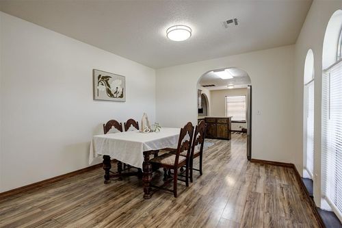 11020 Coachmans Road, Yukon, OK, 73099 | Card Image
