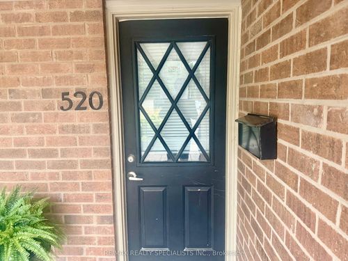 520-1000 Cedarglen Gate, Mississauga, ON, L5C3Z5 | Card Image