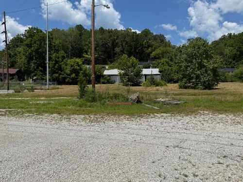 946 Highway 52 W, Beattyville, KY, 41311-6042 | Card Image