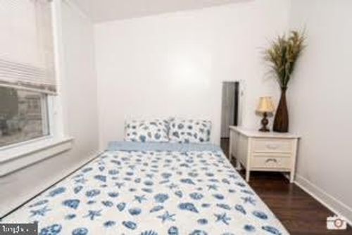 214 E Juniper Ave, Wildwood, NJ, 08260-5242 | Card Image