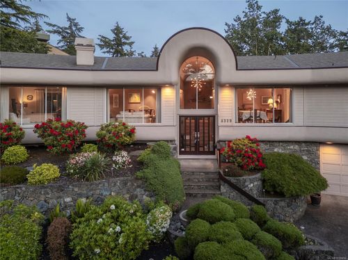 4329 Stoneywood Lane, Victoria, BC, V8X5C7 | Card Image
