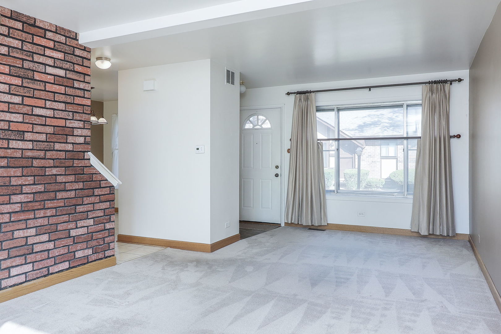 18w257 Standish Lane, For Sale in Villa Park Zoocasa