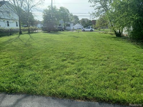 32338 Church St, Rockwood, MI, 48173-1104 | Card Image