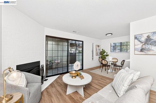 670 Peters, Pleasanton, CA, 94566 | Card Image