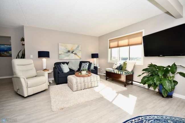 Living Room | Image 12