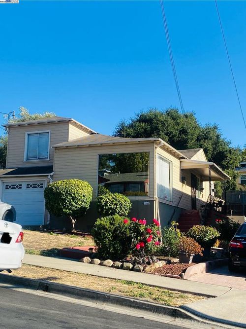 2558 99th Ave, Oakland, CA, 94605-4809 | Card Image