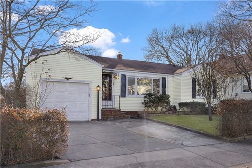 38 Rutherglen Avenue, Providence, RI, 02907 | Card Image