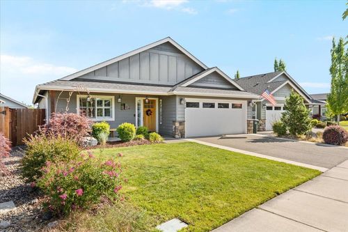 2818 Esther Ln, Grants Pass, OR, 97527-6458 | Card Image