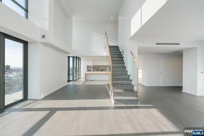 320 Adolphus Ave, Condo with 3 bedrooms, 4 bathrooms and null parking in Cliffside Park NJ | Image 9