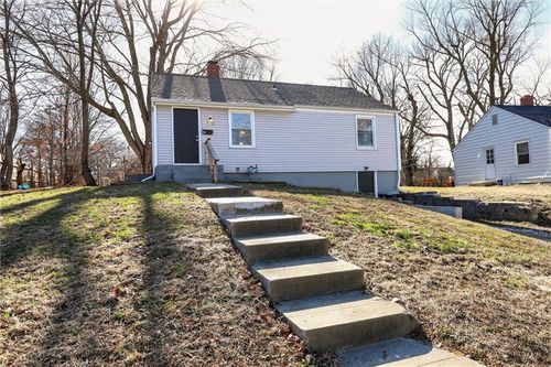 7717 Sni A Bar Ter, Kansas City, MO, 64129-2157 | Card Image