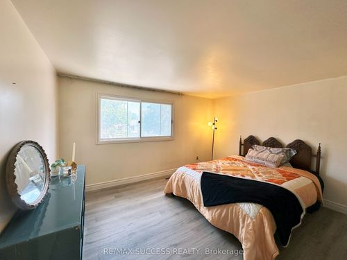 571 Minette Cir, Mississauga, ON, L5A3B9 | Card Image
