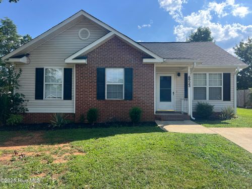 6923 Reese Furr Dr, Charlotte, NC, 28216-1995 | Card Image