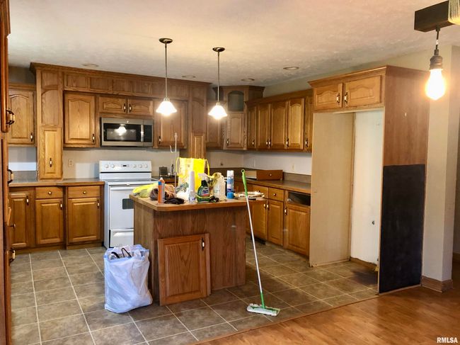 400 W Boundary Rd, House other with 3 bedrooms, 2 bathrooms and null parking in Creal Springs IL | Image 5
