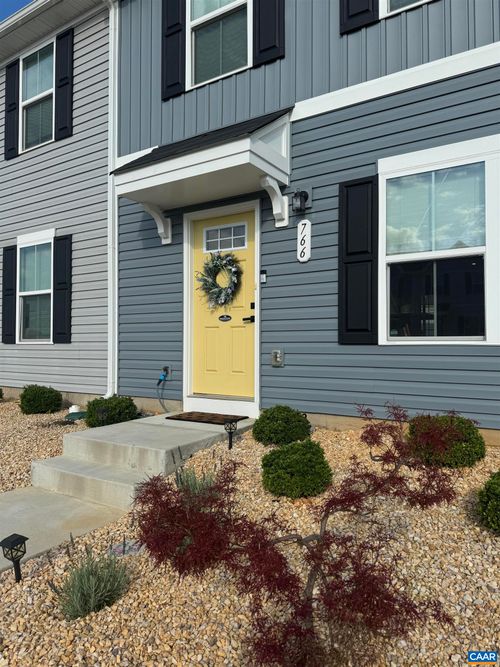 766 Carson Cir, GROTTOES, VA, 24441-2581 | Card Image