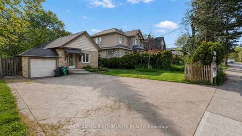 39 S Kingsway, Toronto, ON, M6S3T2 | Card Image