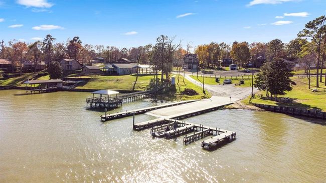 Lots of opportunities for fun on the lake! | Image 41