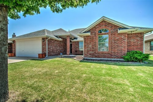 808 Canyon Drive, Yukon, OK, 73099 | Card Image