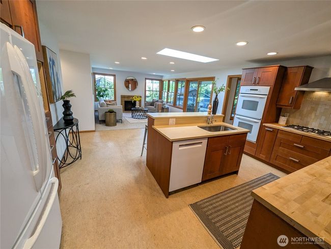 9233 Se 59 Th St, House other with 4 bedrooms, 3 bathrooms and null parking in Mercer Island WA | Image 5