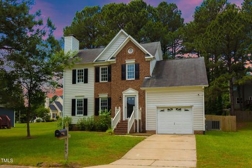 805 Penncross Dr, Raleigh, NC, 27610-2184 | Card Image
