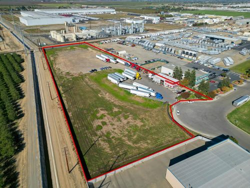 4475 Farm Supply Dr, Ceres, CA, 95307-6658 | Card Image