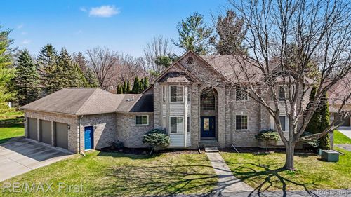 20400 Robinway Dr, Clinton Twp, MI, 48036-1833 | Card Image