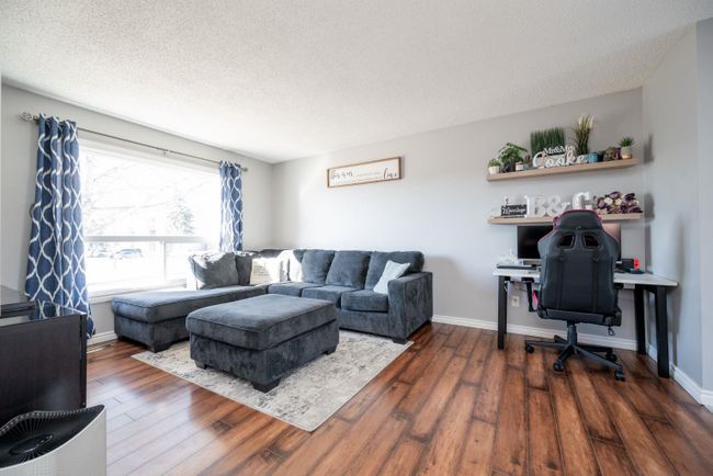 9426 76 Avenue, Home with 4 bedrooms, 2 bathrooms and 3 parking in Grande Prairie AB | Image 5