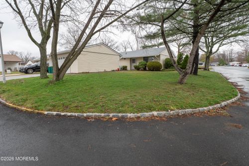 264B Crosse Dr, Monroe, NJ, 08831-5824 | Card Image