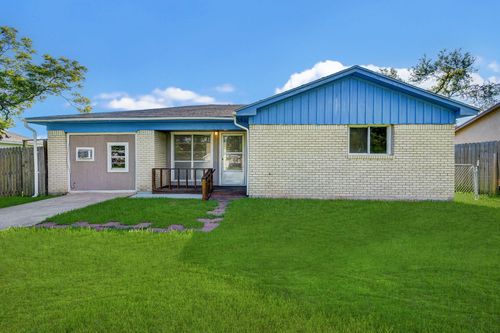 131 Lakewood Dr, Clute, TX, 77531-4322 | Card Image