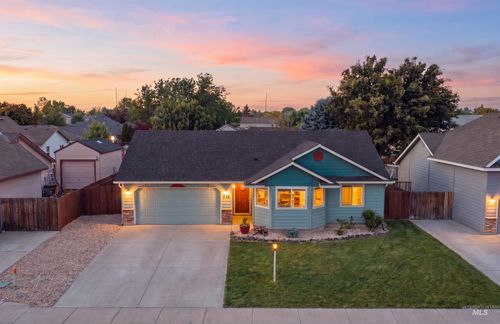 738 W Mariah Ave, Nampa, ID, 83686-7646 | Card Image