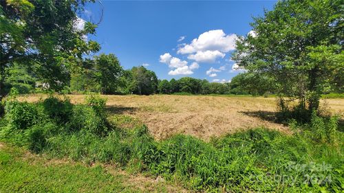 000 Greenway Ln, Newland, NC, 28657 | Card Image