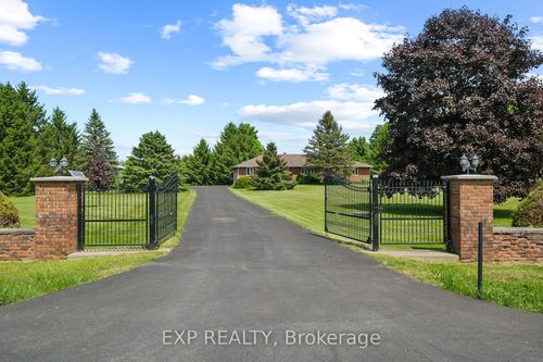 2673 Yorks Corners Rd, Metcalfe, ON, K0A2P0 | Card Image
