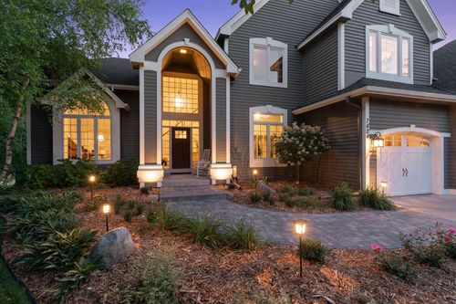 7424 Moccasin Trl, Chanhassen, MN, 55317-7551 | Card Image