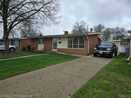 489 Henry Ruff Rd, Garden City, MI, 48135-1370 | Card Image