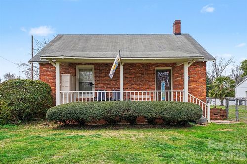 7 Stowe St, Lowell, NC, 28098-1253 | Card Image