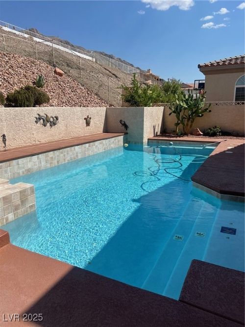 1860 Racine Dr, Las Vegas, NV, 89156-7180 | Card Image
