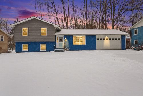 604 Country Club Blvd, Battle Creek, MI, 49015-3868 | Card Image