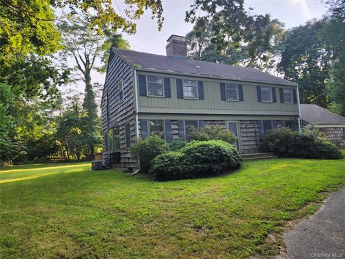 11 Smith Ln, Saint James, NY, 11780-3808 | Card Image