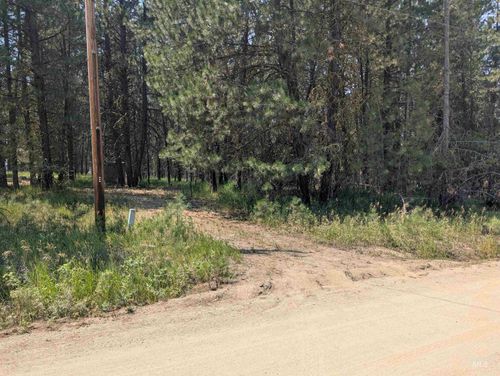 110 E Prospectors Dr, Cascade, ID, 83611-5206 | Card Image