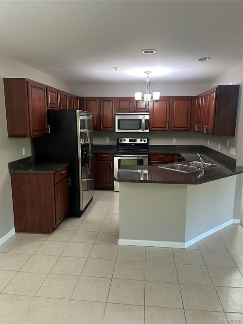 45542 Hidden View Ct, Utica, MI, 48315-5921 | Card Image